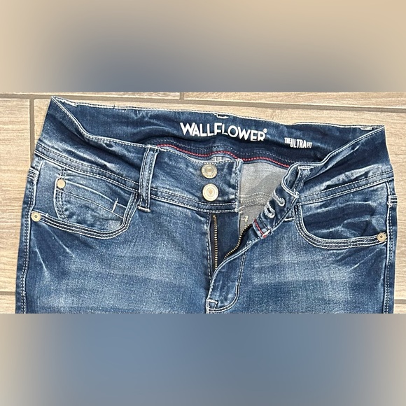 Wallflower Women's Jeans—Size 9 Reg - Picture 2 of 8